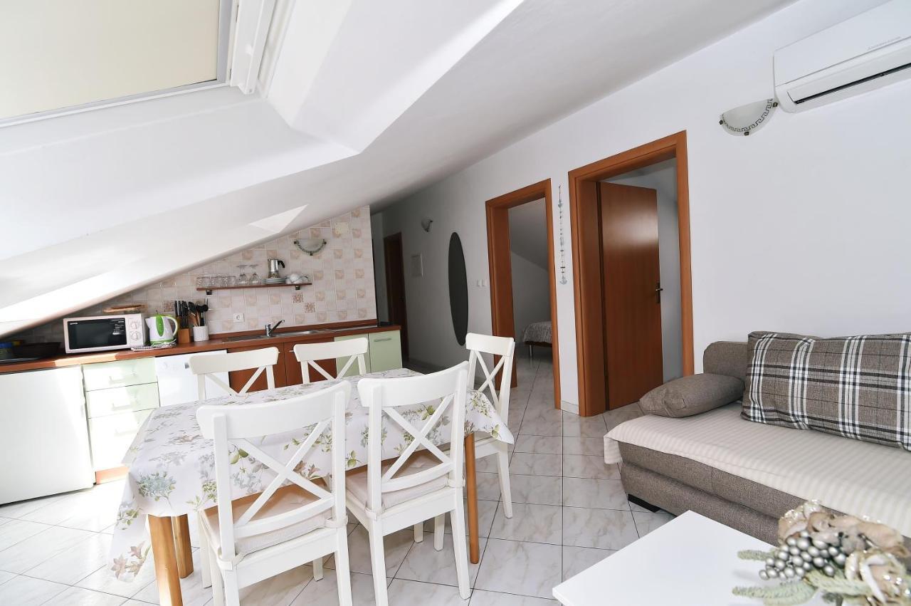 Apartment Luni Ii Baska (Krk)