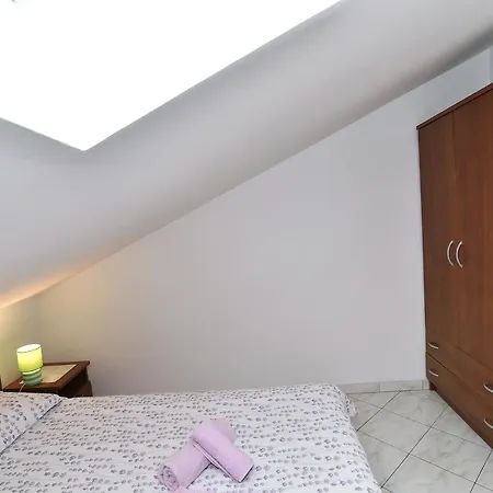Apartments Luni II Baska  Exterior photo