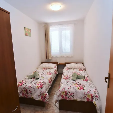 Apartments Luni II Baska  Exterior photo